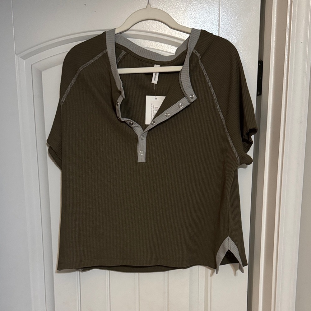 Wishlist Olive and Gray Short Sleeve Top